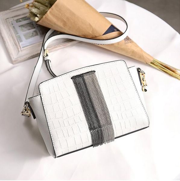 

дизайнер-2019 топ дизайнер дизайн новый кожаный женская сумка кожа серебряная цепь кожа роскошный сумка сумка на плечо. no051