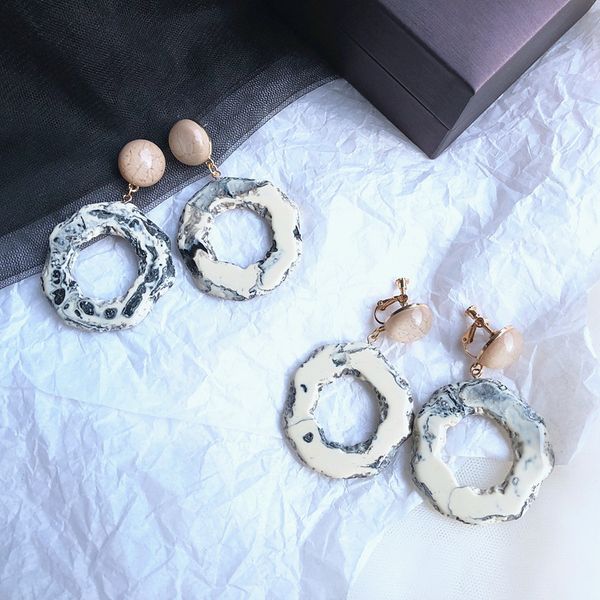 

irregular resin sweet earring, Silver