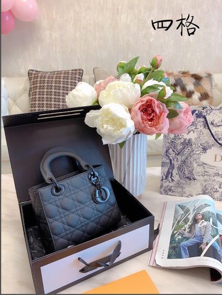 

2020 ladies classic wild handbag shoulder bag elegant ladies wild backpack classic business bag leather backpack wallet