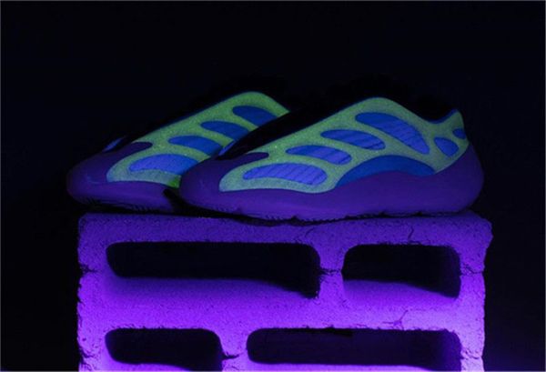 

2019 authentic originals 700 v3 azael glow in the dark fw4980 kanye west white black running shoes men women sports sneakers with box