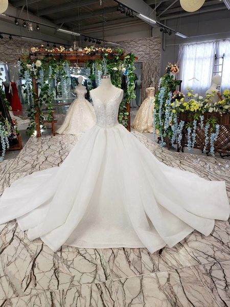 

2019 latest bohemian wedding dresses sleeveless backless lace up back deep v neck sequins crystal applique pattern bridal gowns beach, White