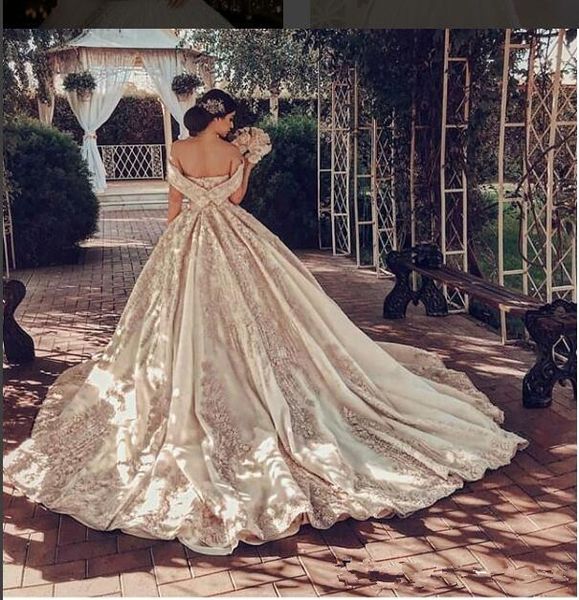 

off shoulder lace appliques luxurious wedding dresses formal short sleeves bridal gowns custom 2021 robe de marriage customized dubai, White