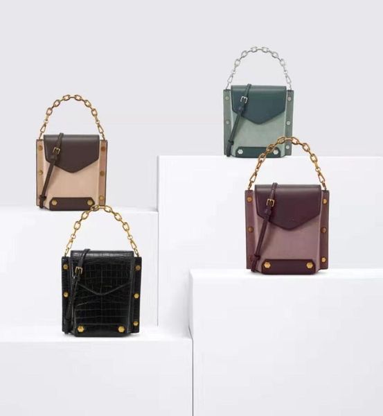 

2019 autumn new metal rivet decoration portable diagonal shoulder bag camera handbag
