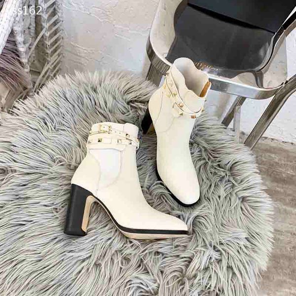 

2019 classic autumn british style thick heel rivet leather high heel women boots fashion short round head martin boot factory direct sales, Black
