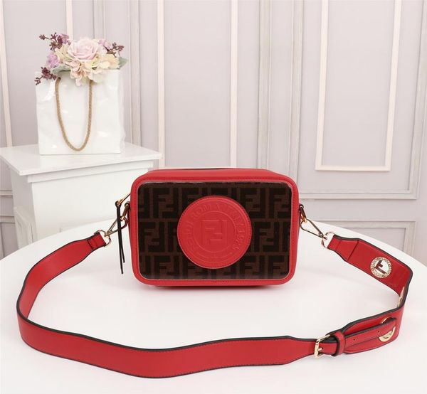 

2019 womens one-shoulder bag carefully made with a slanted shoulder chain of white-collar ladies must use fashionable caviar size:22x15x7cm