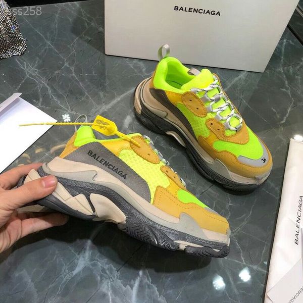 

2020 new fashion europe and america sneaker triple luxurious shoes for men's women beige black sports shoe size 35-45