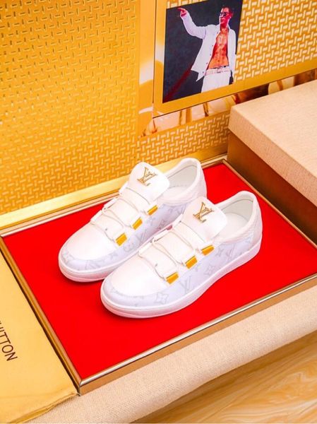 

new men's luxury casual shoes fashion brand autumn and winter design men's shoes classic retro pattern lazy shoes no straps kfh, Black