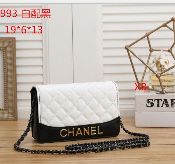 

the iconic canvas shoulder bag and messenger bag made of presbyopia handbags