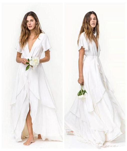 2019 Neue Schlitzröcke Romantische Strand-Bohemien-Hochzeitskleider Günstige kurze Ärmel Tiefer V-Ausschnitt Lagenschleppe Brautkleider aus Seidensatin-Chiffon