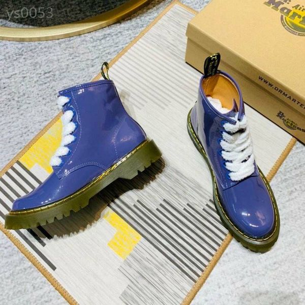 

2019 classic autumn and winter martin boots female british style wild short short motorcycle boots factory direct sales size 35-39cm, Black