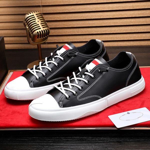

high end luxurys men shoes black whiter leather designer sneakers outdoor shoes fashion style triple walking hiking shoes light casual shoe