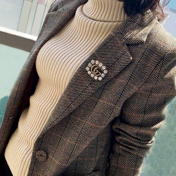 

Pinos, Pregadeiras top_scarf_ztl