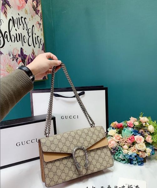 

handbag wholesale fine bovine leather fabric can be cross-hung with a single shoulder bag and zipper