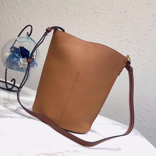 

new women's one-shoulder bag 7a high-end custom quality diagonal cross bag fashion trend leisure style gold metal accessories with long