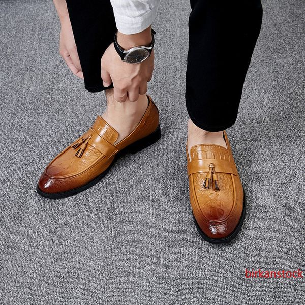 

autumn tide shoes men s new cross-border large size men s shoes korean version of the british set of feet crocodile pattern