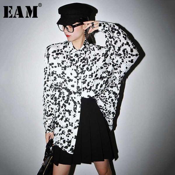 

eam] women pattern printed pleated big size blouse new lapel long sleeve loose fit shirt fashion tide spring autumn 2020 1s562, White