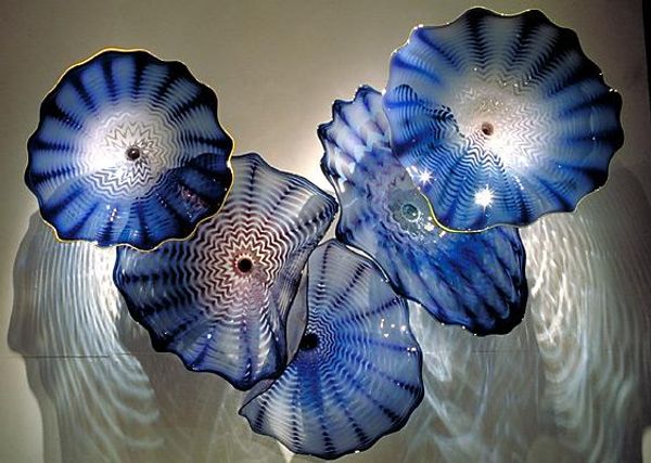 

oem mouth blown borosilicate blue glass flower plates glass craft western style wall art glass plates wall art