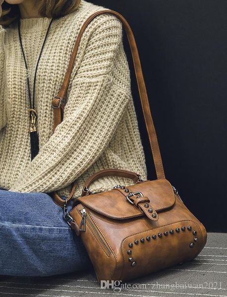 

2019 новая женская сумочка корейская версия самого продаваемого хип хопа мода дикие заклепки ранец внешняя торговля сумки коричневый