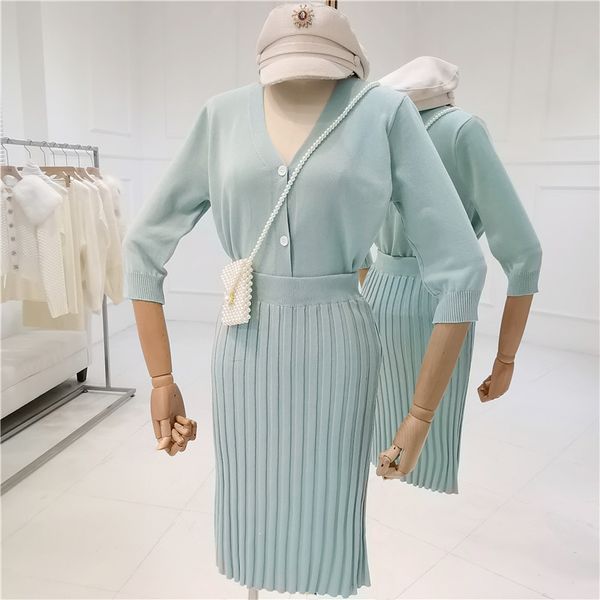 

женский летний v-образный вырез однобортный трикотажный топ кардиган + эластичная талия узкая плиссированная юбка комплект офисный трикотажн, White