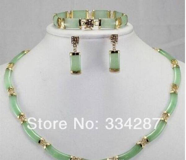 

noble green stone earring bracelet necklace set, Black