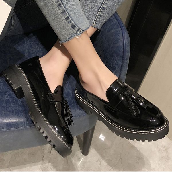 

2020 white stiching oxford shoes woman tassel flats thicken sole loafers lady fringe shoes shiny leather bullock sewing flats, Black