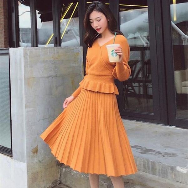 

2019 new women's knit sweater 2 piece set fashion batwing sleeve ruffled hem v neck + pleated skirt suit knitted twins set, Gray