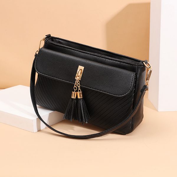 

women's shoulder/crossbody bag large capacity hand bag with simple tassels