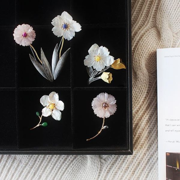 

strange pearls furong stone flower brooches collection, Gray