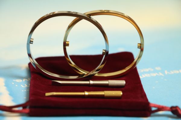 

Нержавеющая Сталь картер Любовь Браслеты серебро 18 К розовое золото Браслеты Жен