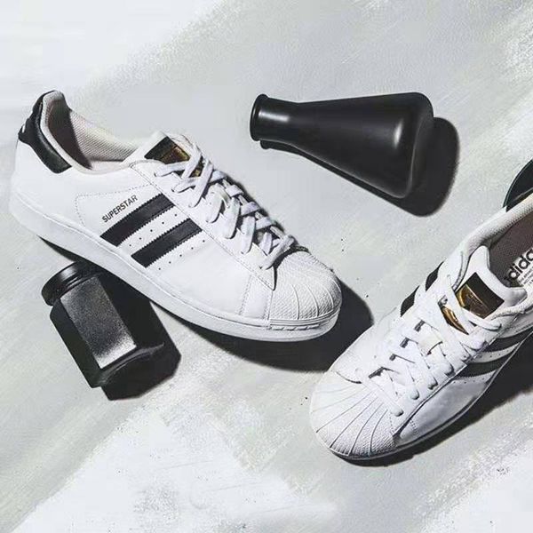 

2019 new superstar white hologram iridescent junior superstar 80s pride sneakers super star women men sports shells toe shoes 36-45