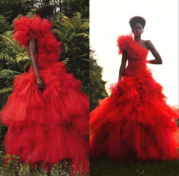 2020 Tulle camadas saias pretas Meninas Sereia Prom Red Prom Vestidos de um ombro Trem da varredura Africano Prom Dress Ballkleider