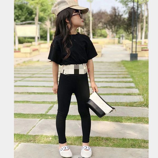 

Девушки носят модный летний детский костюм детский костюм черная рубашка + брюки