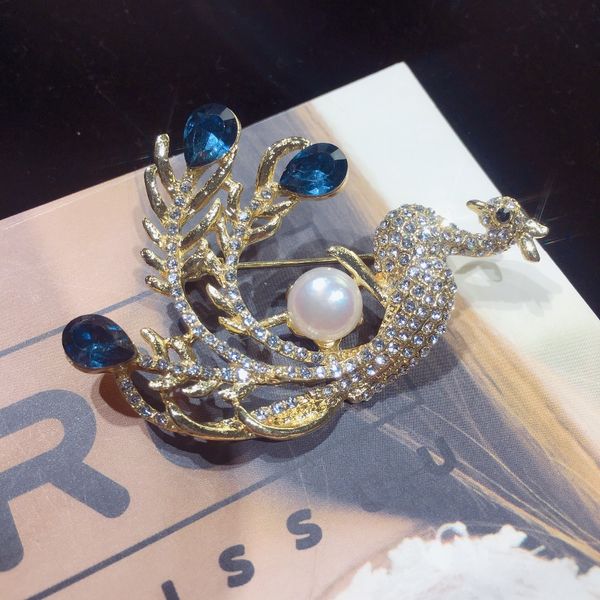 

shdiyayun 2019 pearl brooch peacock brooch for women decoration brooch pins noble brooches natural freshwater pearl jewelry, Silver