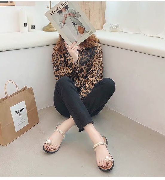 

covered toe cool slippers female fashion outside wearing a new flat in 2019 summer students korean version of roman pearl beach slippers, Black