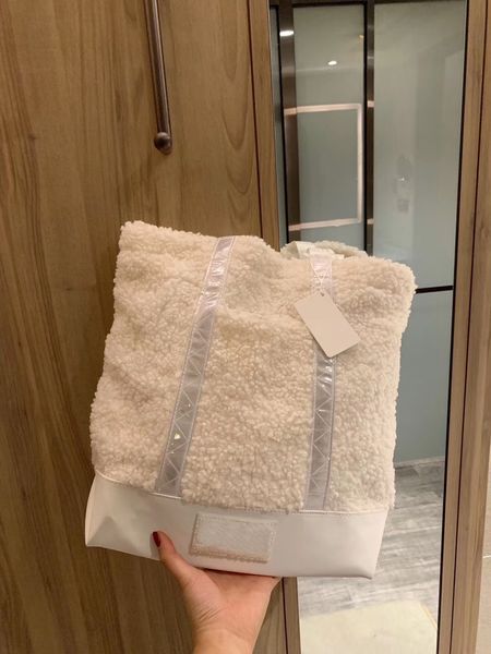 

designer luxury shoulder bag women's lamb hair large capacity portable well matched felt designer handbag fashion bags 3