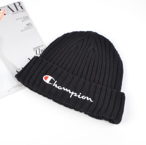 

2019 модные шапки зима трикотажные меха poms beanie этикетка fedora luxury cable громоздкая череп caps мода досуг beanie открытый шляп g5832, Blue;gray