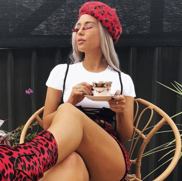 

2019 new fashion two short cropped umbilical strap t-shirt, White