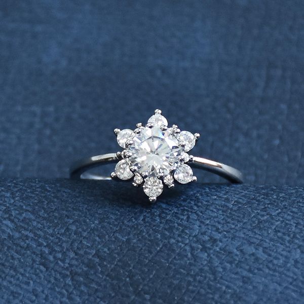 

fashion elegant women dazzling snowflake ring cz zircon anniversary ring crystal wedding engagement rings for chirstamas zr007, Slivery;golden