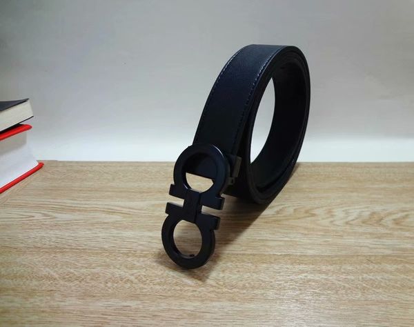 

the woodpecker widens the lady's leash, Black;brown