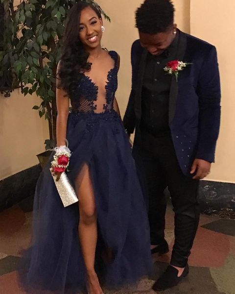 

Navy Blue Couple Fashion Prom Dresses 2019 Sheer Illusion Top Split Evening Gowns Tulle Floor Length Appliques Plunging V Neck vestidos