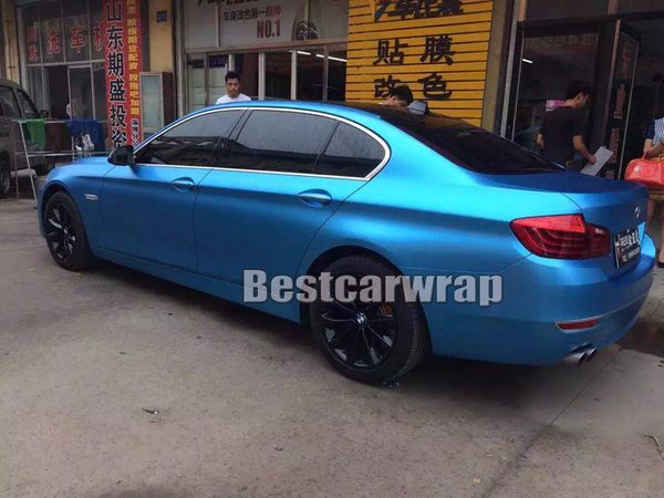 Ice Titan Blue Satin Chrom Vinyl Auto Wrapfolie Luftblase Freifahrzeug Wrapping Film mit niedrigem Kleberkleber 3m Qualität 1.52x20m