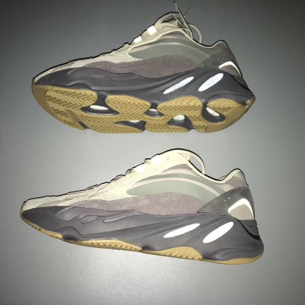 

Kanye West 700 Wave Runner v2 Tephra Mens Running Shoes Grey Women Sneakers Designer Trainers