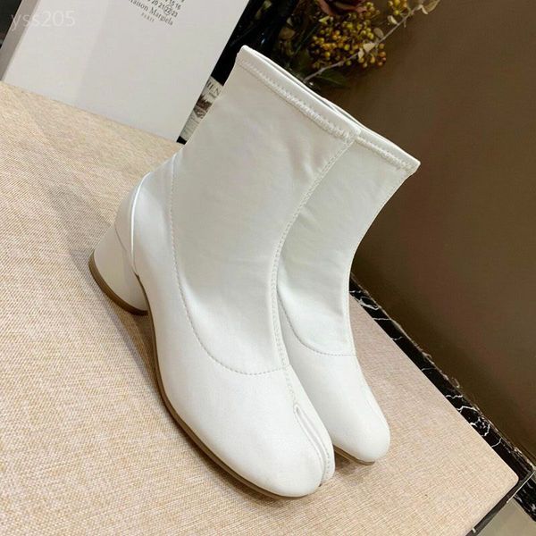 

2020 classic short thick autumn and winter models plus velvet martin boots women's british style thin and thin boots factory direct sal, Black