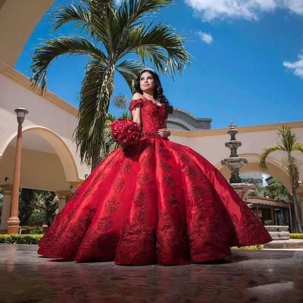 

Роскошные красные атласные платья Quinceanera для девочек бальное платье с открытыми плечами аппликации длинные сладкие платья выпускного вечера 16 вечерние платья