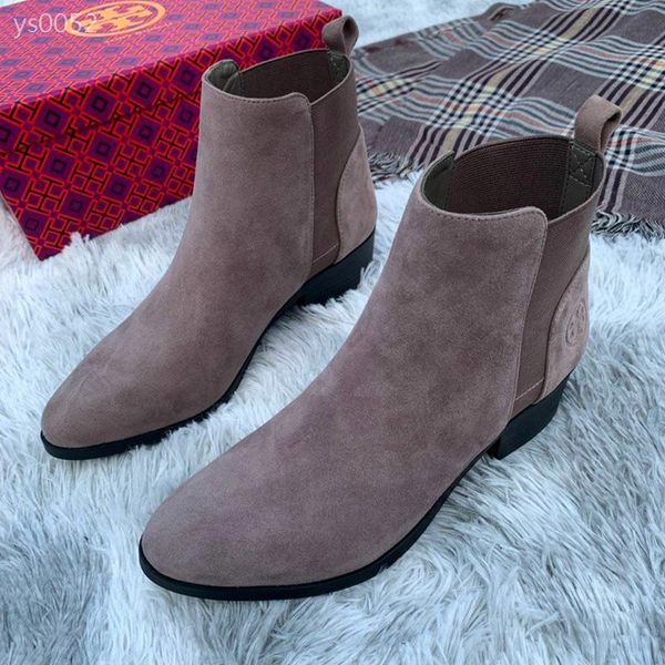 

2019 autumn and winter new european station classic short women's boots fashion pointed thick heel soft leather short boot, Black