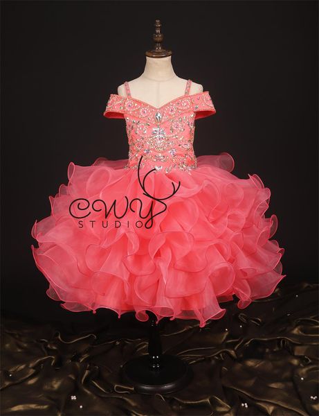 Prinzessin Hot Pink Schulterfreies kurzes Festzug-Kleid für Mädchen, Rüschen, Kristall, Schnürung am Rücken, geschwollenes Partykleid für kleine Mädchen, Blumenmädchenkleider