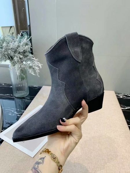 

международные именитые дизайнерские туфли новые матовой кожи лица случайные ретро сапоги классический низкий каблук заостренные дамы моды са