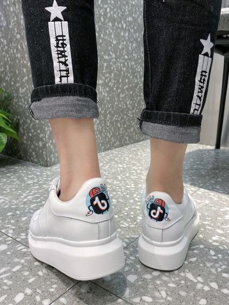 

platform men and women shoes wild vintage luxury cartoon pattern leather small white shoes women casual sneakers 08, Black