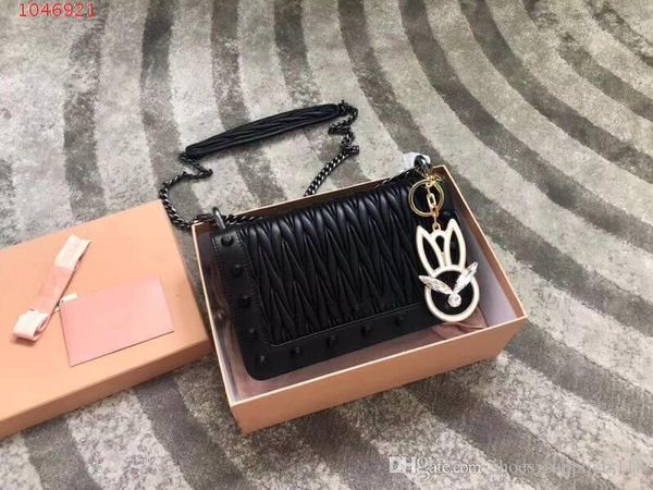 

2019 the latest fashion classic bags , women pure color leather single-shoulder crossbody bag, metal elements chain bag