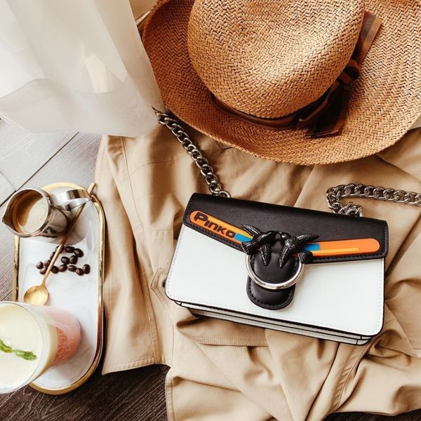 

Новый любимый элемент женской моды безупречной идеальной сумки через плечо из на